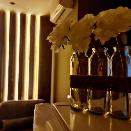Sunny Apartment - Blloku Tirana, Near Lake المظهر الخارجي الصورة