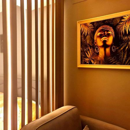 Sunny Apartment - Blloku Tirana, Near Lake المظهر الخارجي الصورة