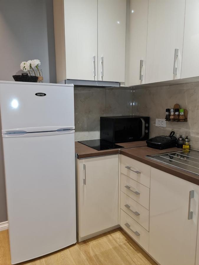 Sunny Apartment - Blloku Tirana, Near Lake المظهر الخارجي الصورة
