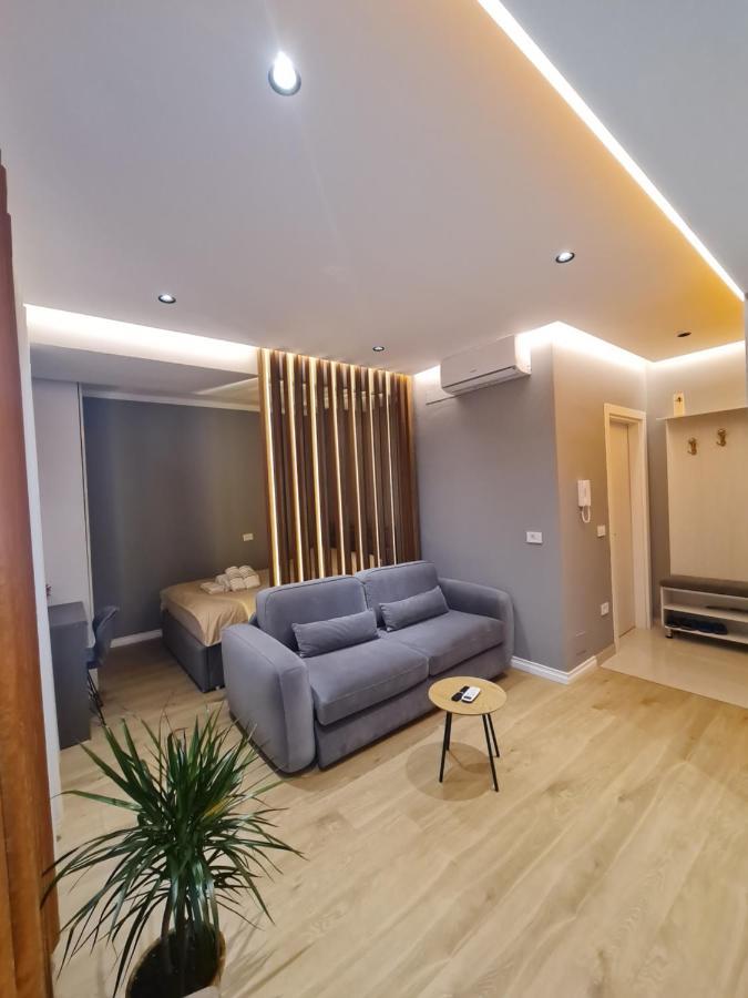 Sunny Apartment - Blloku Tirana, Near Lake المظهر الخارجي الصورة