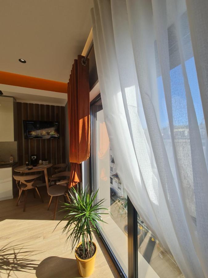 Sunny Apartment - Blloku Tirana, Near Lake المظهر الخارجي الصورة