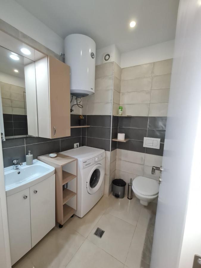 Sunny Apartment - Blloku Tirana, Near Lake المظهر الخارجي الصورة