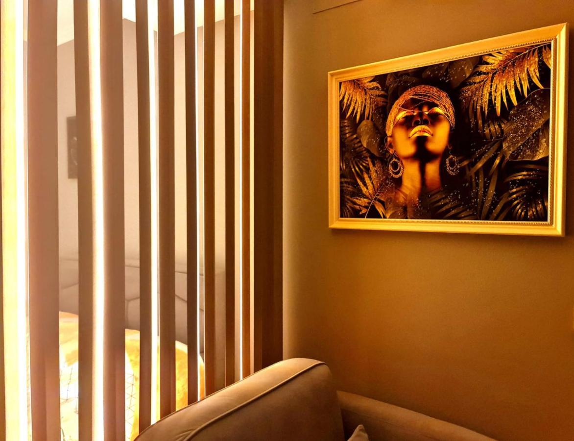 Sunny Apartment - Blloku Tirana, Near Lake المظهر الخارجي الصورة